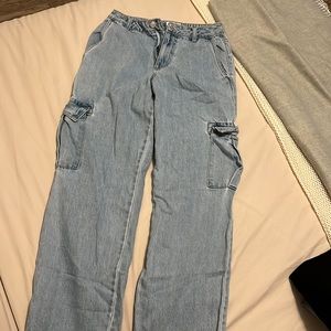 Light wash cargo pants